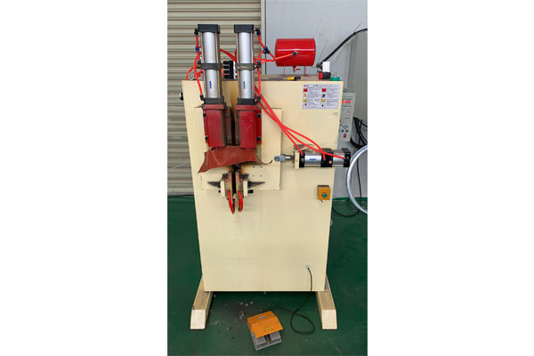 圓（yuán）法蘭焊機